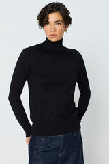 BLACK WIDE RIB DETAILS TURTLENECK SWEATER