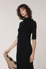 BLACK SHORT SLEEVED TURTLENECK SWEATER