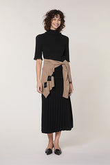 BLACK SHORT SLEEVED TURTLENECK SWEATER