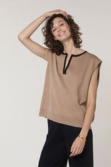 BROWN SHORT SLEEVED PULLOVER