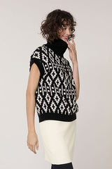 BLACK SHORT SLEEVED JACQUARD SWEATER