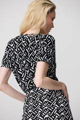 GEOMETRIC PRINT V-NECK SWEATER