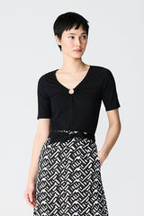 BLACK RING V-NECK BASIC T-SHIRT