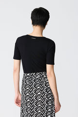 BLACK RING V-NECK BASIC T-SHIRT