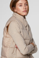 BEIGE SLEEVELESS CASHMERE PUFFER JACKET