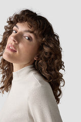 WHITE TURTLENECK KNIT SWEATER