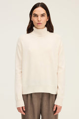 EVANA WHITE WOOL TURTLENECK SWEATER