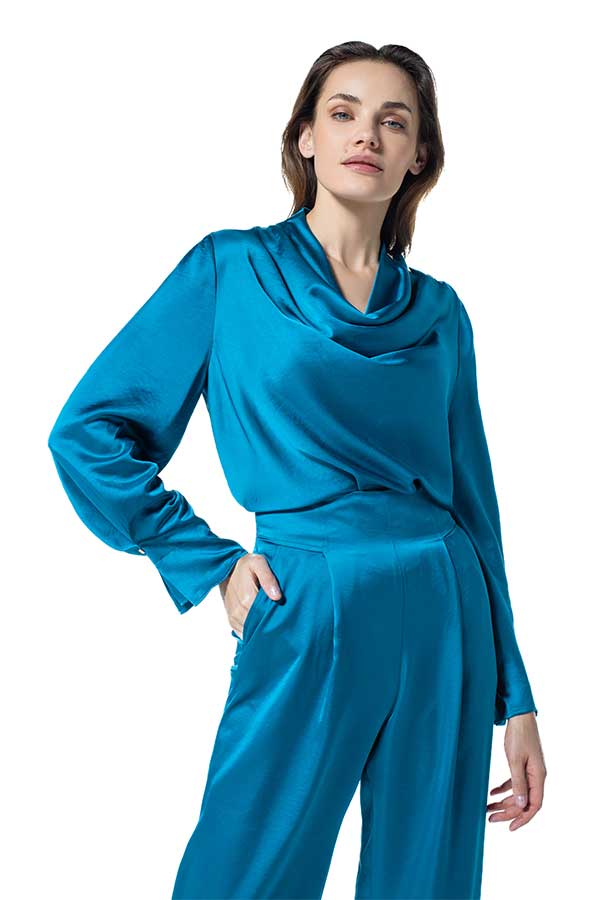 BLUE DRAPED SCOOP NECK SHINY TOP