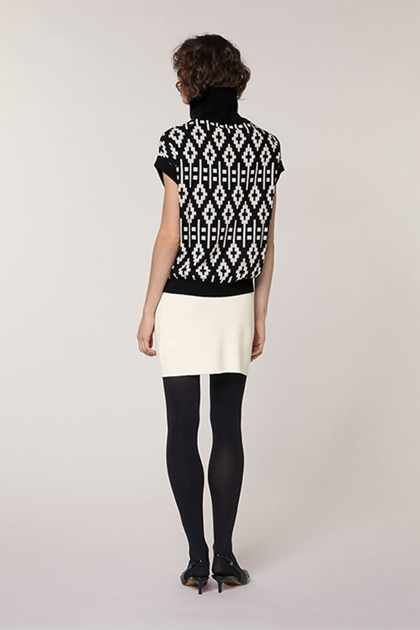 BLACK SHORT SLEEVED JACQUARD SWEATER