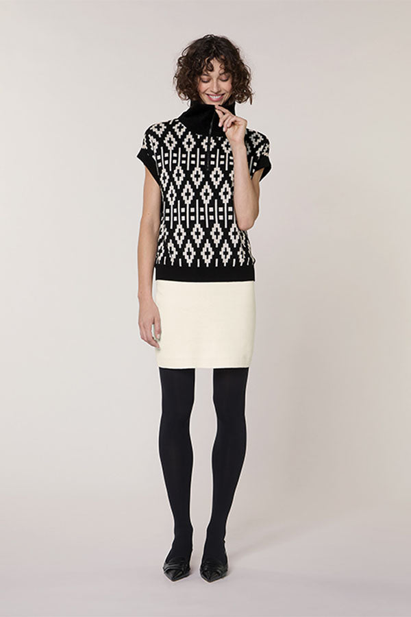 BLACK SHORT SLEEVED JACQUARD SWEATER