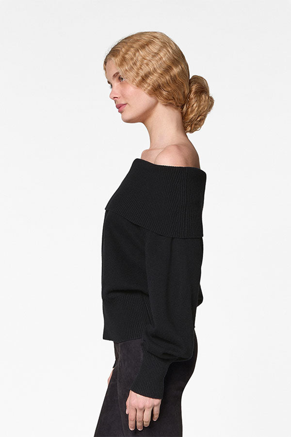 BLACK WOOL BOAT NECK SWEATER