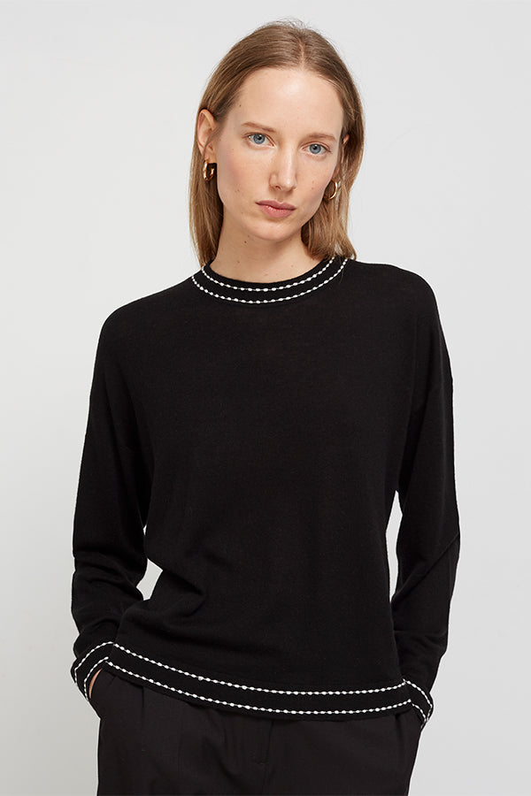 CONTRASTING EMBROIDERY ROUND NECK SWEATER