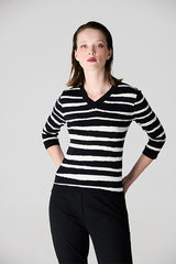 SHINY STRIPED SEAMLESS V-NECK SWEATER