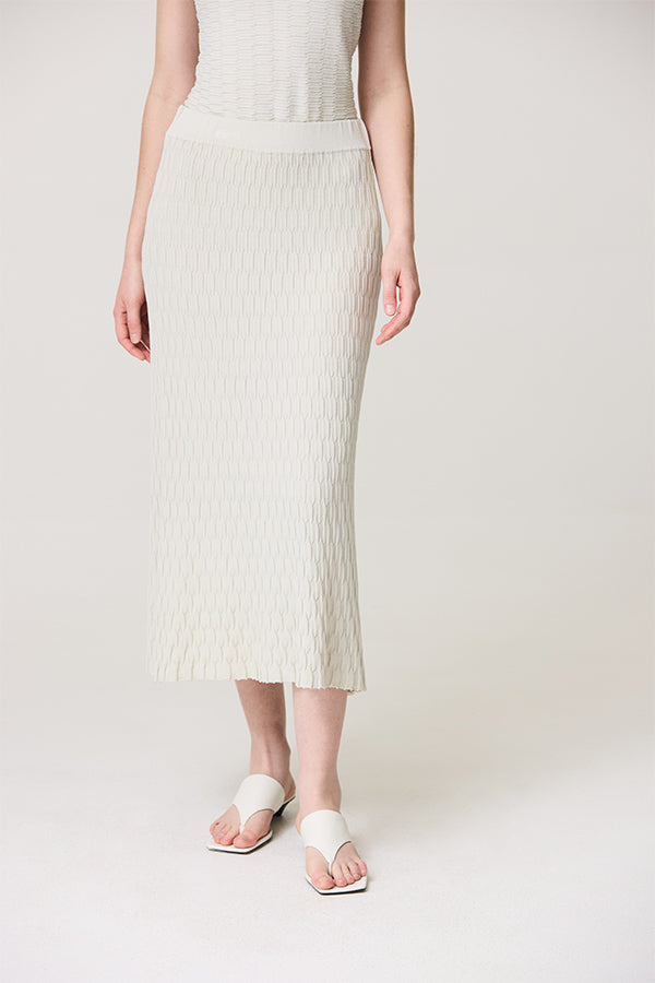 WHITE TEXTURED KNIT BASIC LONG SKIRT