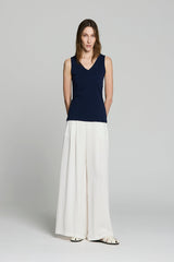 NAVY BASIC V-NECK SLEEVELESS T-SHIRT
