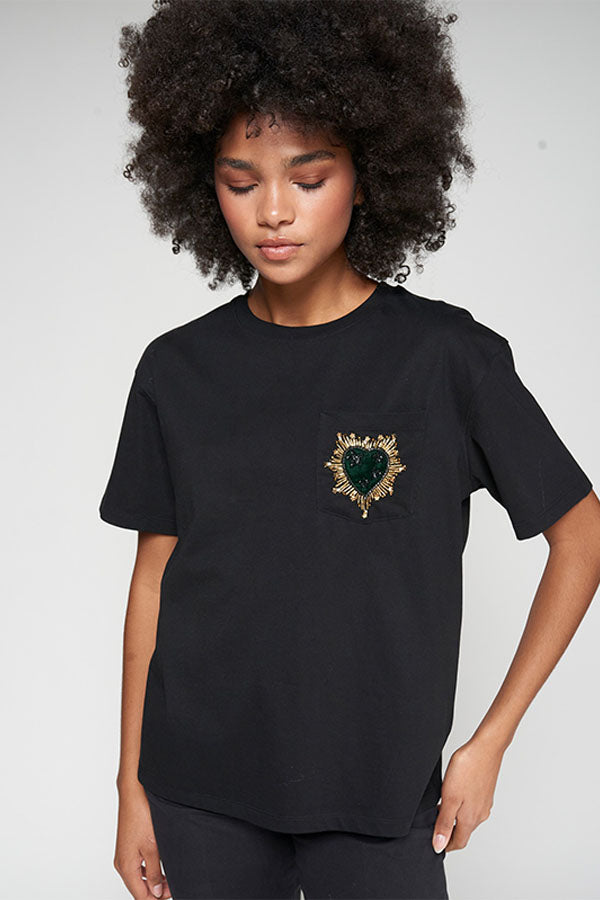 BEADED HEART EMBROIDERY BLACK T-SHIRT