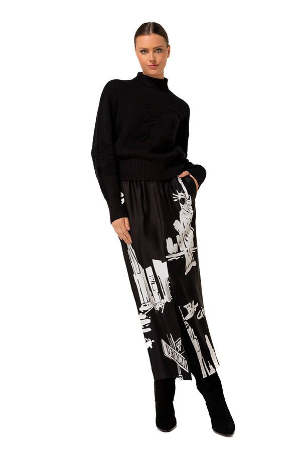 BLACK RELIEF PATTERN FLORAL COSY PULLOVER