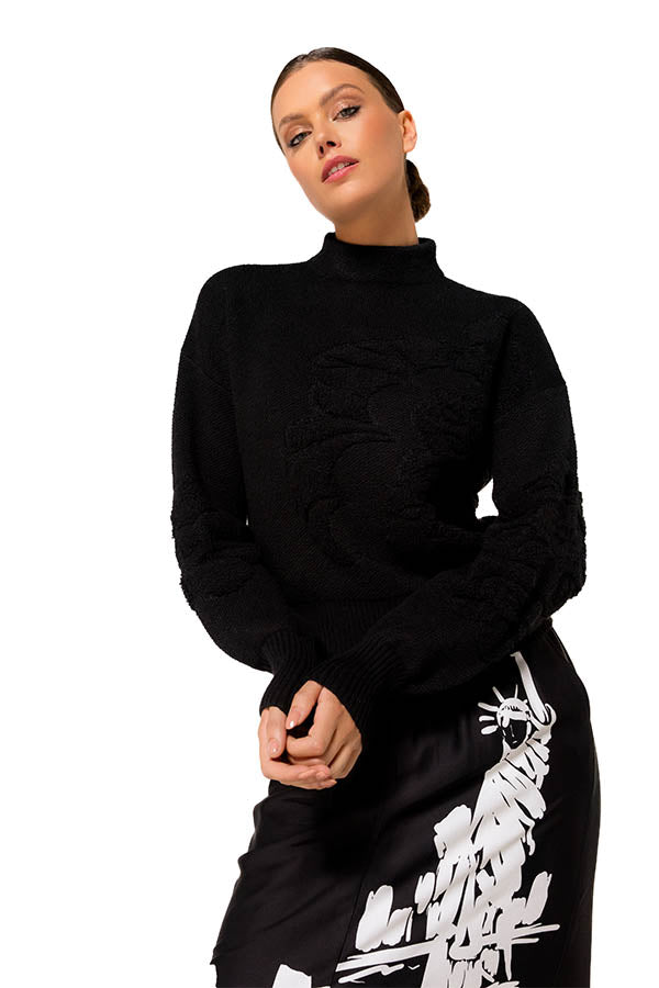 BLACK RELIEF PATTERN FLORAL COSY PULLOVER