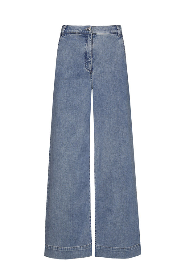 COMFORTABLE STRAIGHT-FIT JEANS