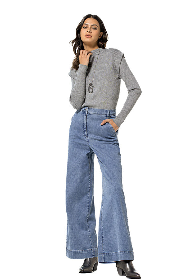 COMFORTABLE STRAIGHT-FIT JEANS