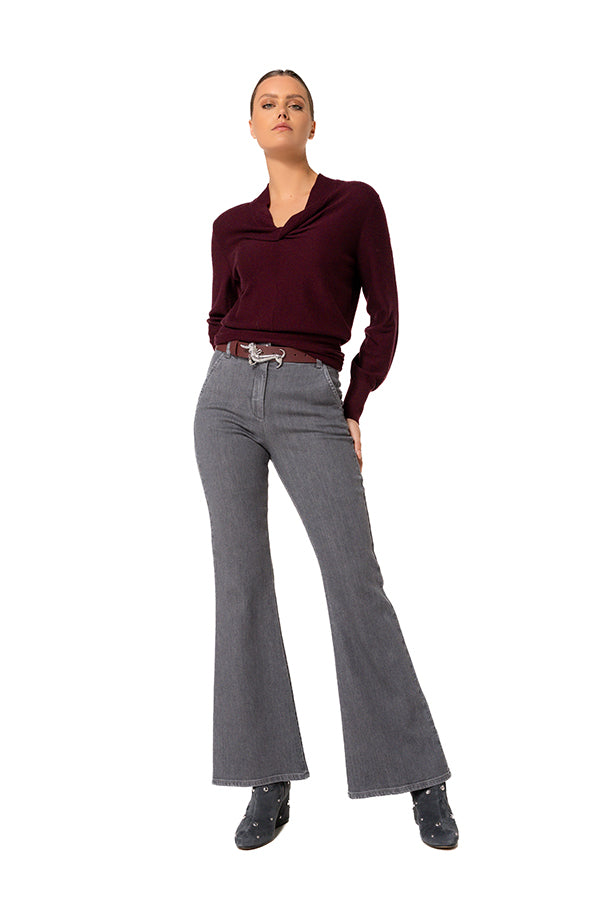 COMFORTABLE BOOT-CUT JEANS