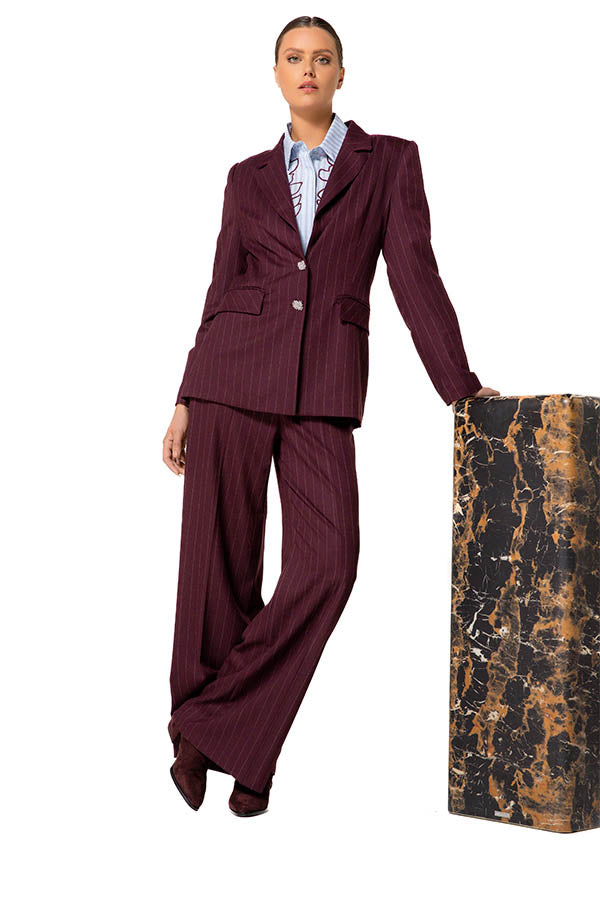 SLIGHTLY FITTED BLAZER