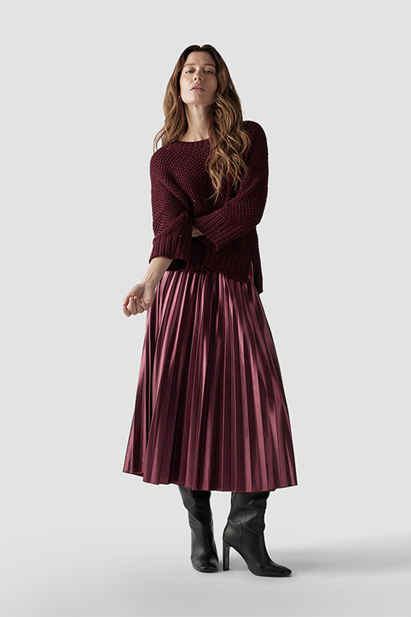 RED SHINY PLEATED LONG SKIRT