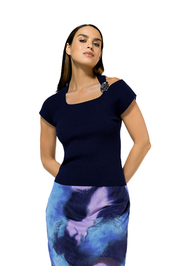 BLUE SHOULDER EFFECT FITTED PULLOVER