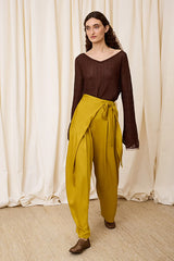 CHOCOLATE AMBER FLOW V-NECK TOP
