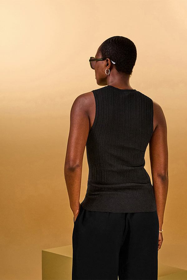 BLACK RIBBED SLEEVELESS SWEATER