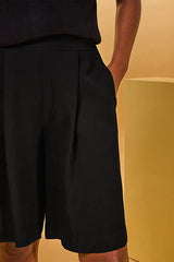 BLACK BERMUDA SHORTS