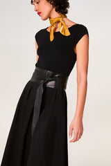 BLACK BOATNECK TOP