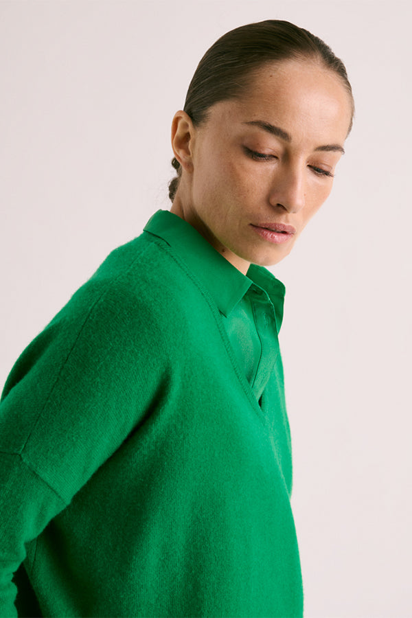 ALOLITE GREEN V-NECK CASHMERE SWEATER