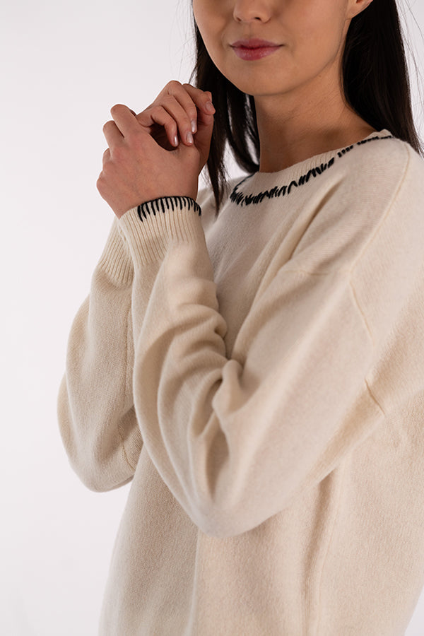 ERIN CREWNECK STITCHES WHITE SWEATER