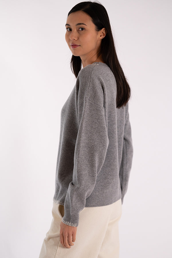 ERIN CREWNECK STITCHES GREY SWEATER