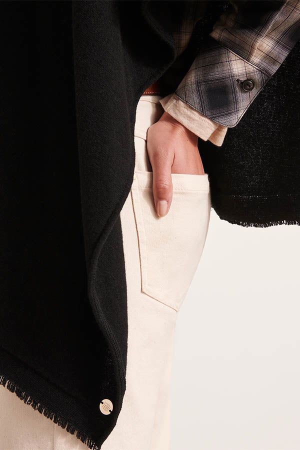 GIRLYGLAMMERINO BLACK WOOL CASHMERE CAPE