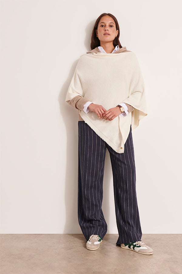 GIRLYGLAMMERINO WHITE WOOL CASHMERE CAPE