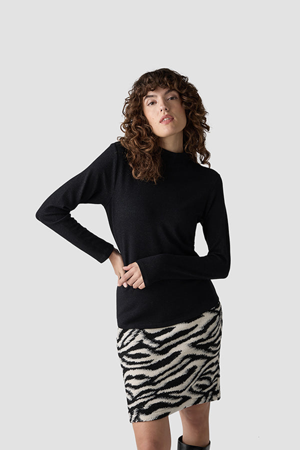 BLACK TURTLENECK KNIT SWEATER