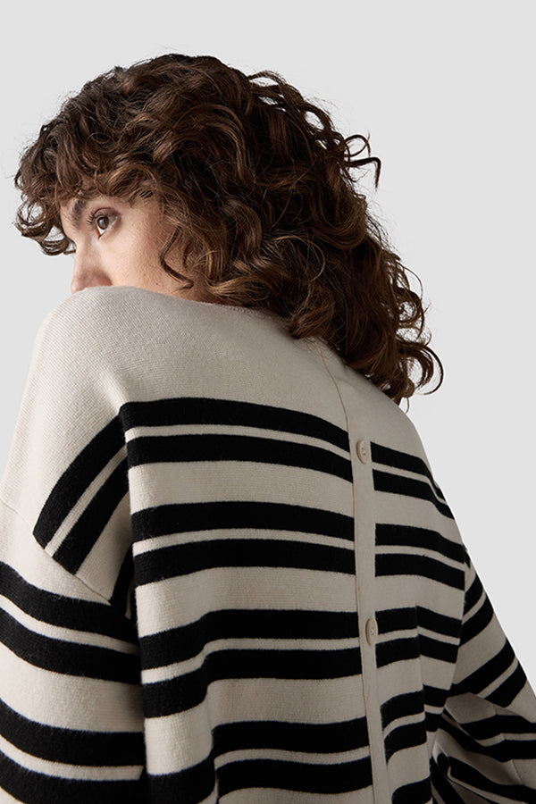 BLACK WHITE STRIPED SWEATER