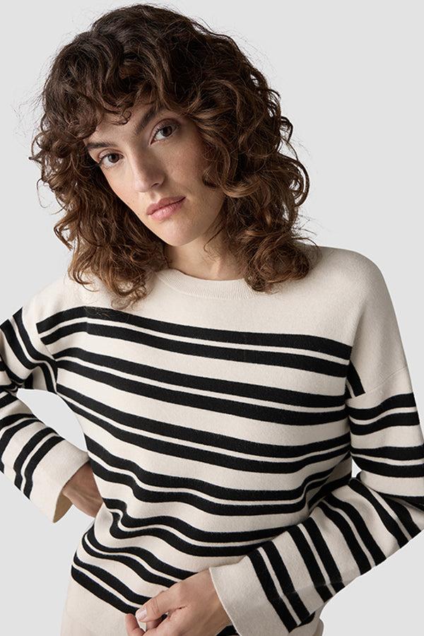 BLACK WHITE STRIPED SWEATER