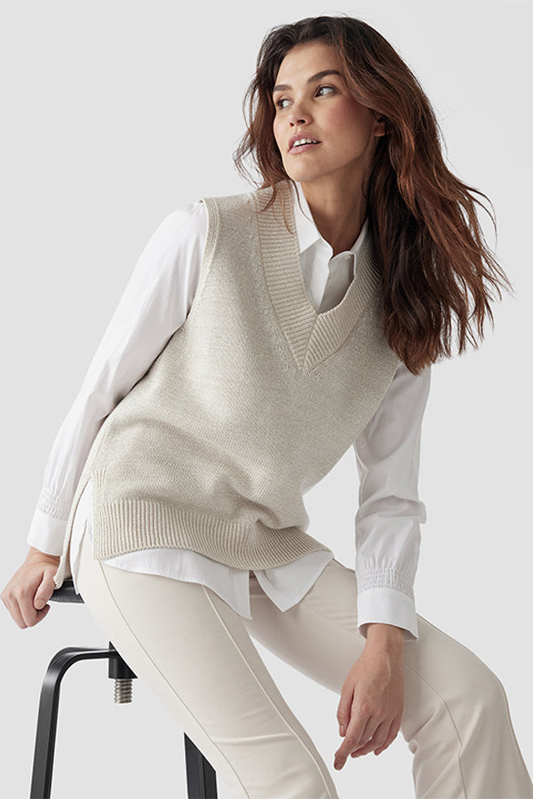 GLOSSY V-NECK SLEEVELESS SWEATER