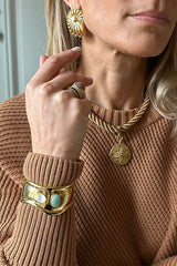 ONDINE WAVE AVENTURINE  MOTHER-OF-PEARL CUFF