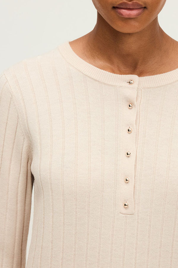 EDORA NATUREL GOLD TONE BUTTONS FINE RIBBED SWEATER