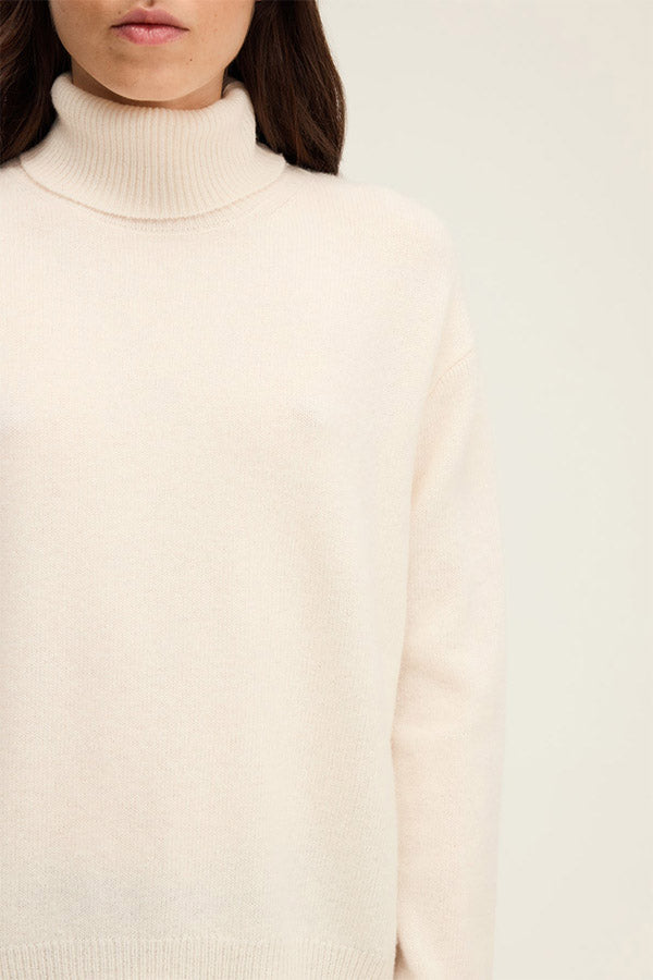 EVANA WHITE WOOL TURTLENECK SWEATER