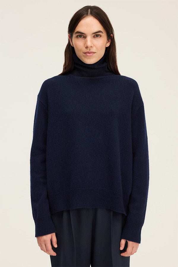 EVANA NAVY WOOL TURTLENECK SWEATER