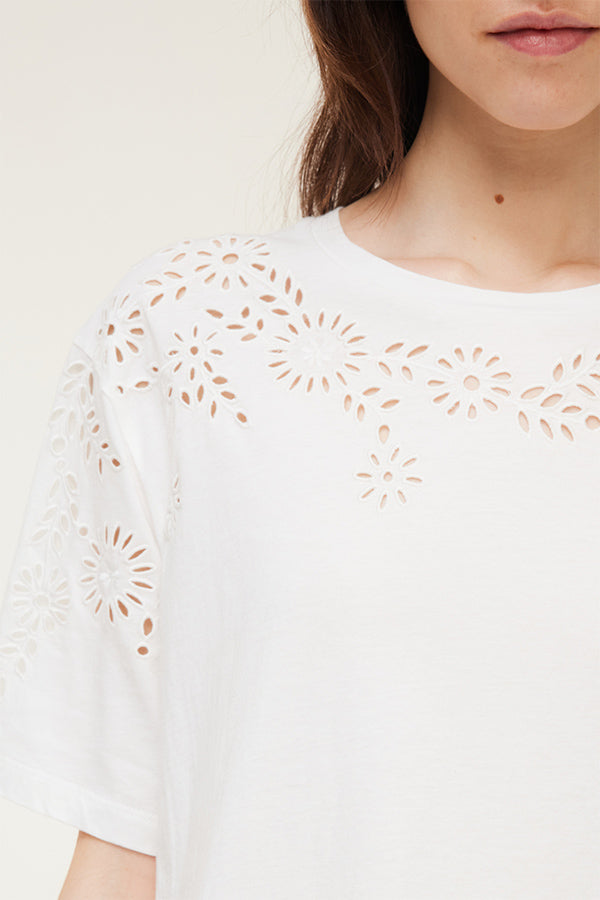 MAUREEN FLORAL EMBROIDERED T-SHIRT