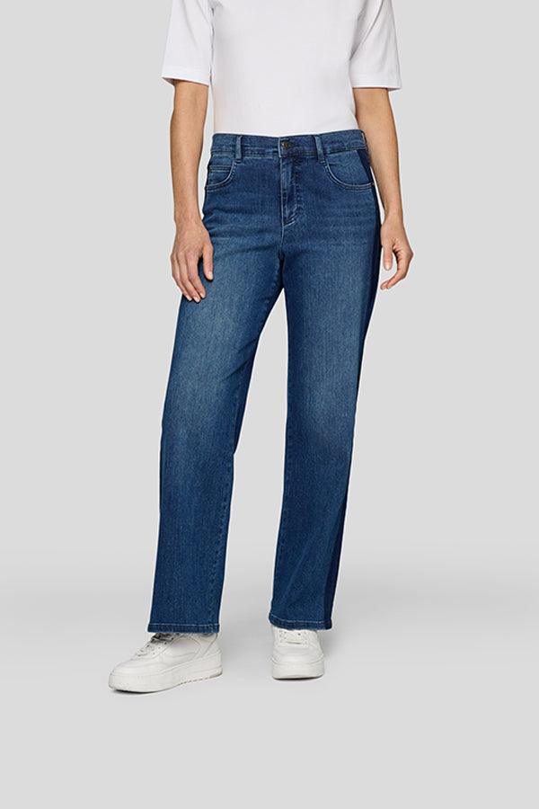 BLUE MEDIUM WASH JEANS