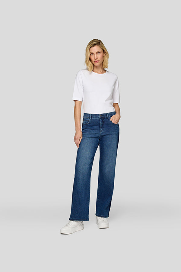 BLUE MEDIUM WASH JEANS