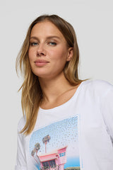 BEACH SCENE GRAPHIC T-SHIRT