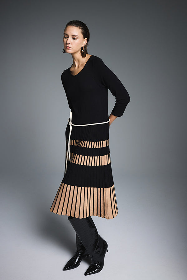 CONTRASTING STRIPE PLEATED DRESS